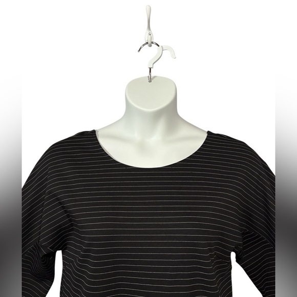 Camber & Grace, Chic Striped Dress with Pockets, Medium, Black & White - Picture 3 of 8